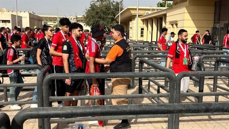 جانب من تفتيش الجماهير