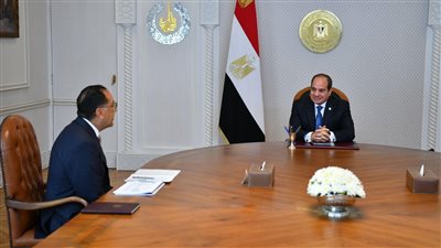 الرئيس السيسي يجتمع مع رئيس الوزراء لبحث عدد من ملفات العمل الحكومي
