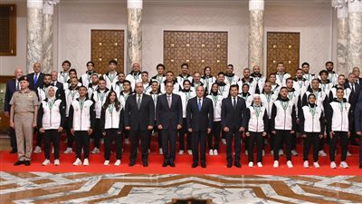 الرئيس السيسي يستقبل الحاصلين على ميداليات ذهبية ببطولة الألعاب الأفريقية.. صور