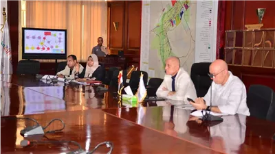 محافظ الأقصر يعقد اجتماعا لمناقشة مشروعات المياه والصرف بالمدن والقرى.. صور