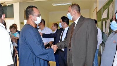 محافظ سوهاج يقرر إقالة مدير مستشفى المراغة ونائبه ويحيل العاملين للتحقيق