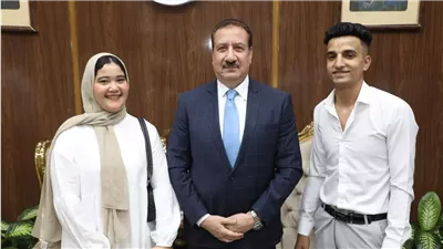 محافظ المنوفية يشهد عقد قران عروسين من الأيتام بمكتبه ويتكفل بمصاريف الزواج