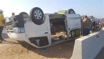 إصابة 13 شخصًا في حادث انقلاب سيارة على طريق العلاقى بأسوان