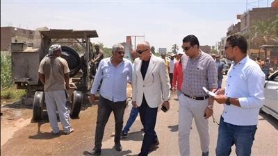 محافظ الأقصر يوجه بسرعة رفع كفاءة الطريق الزراعي الغربى 