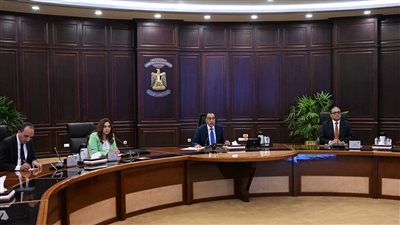 رئيس الوزراء: المحافظون مسئولون عن استيداء حق الدولة في الوحدات المُنفذة لساكني المناطق غير الآمنة