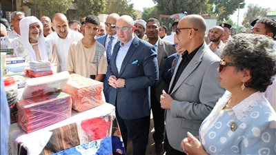 محافظ بنى سويف يتفقد معرض 
