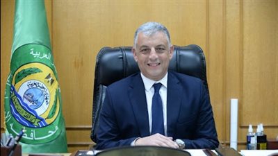 محافظ الإسماعيلية يوجّه بإعادة تخطيط المسطحات الخضراء وتنظيم العشوائيات