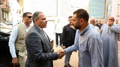 محافظ الشرقية يؤدي واجب العزاء لأسر ضحايا اصطدام قطاري الزقازيق