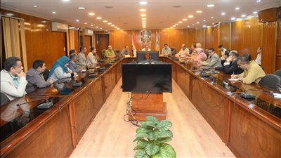 محافظ أسيوط يعقد اجتماعًا لمتابعة الاستعداد لإطلاق المبادرة الرئاسية 