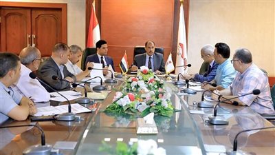 محافظ سوهاج يعقد اجتماعًا لبحث موقف ملف تقنين أراض أملاك الدولة