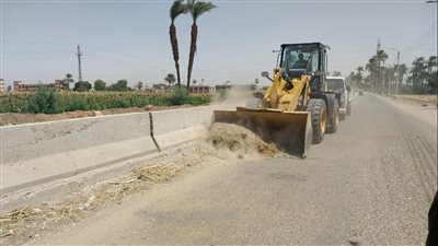 استعدادًا لبدء الدراسة.. رفع 10 أطنان من القمامة بمحيط المدارس بقرية المدمر بسوهاج 