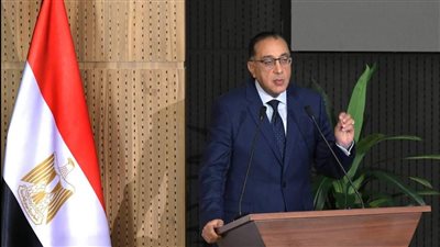 رئيس الوزراء يُصاب بدوار لدقائق أثناء المؤتمر الصحفى ويصر على استكماله