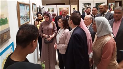 محافظ البحيرة تفتتح معرض الفن التشكيلى احتفالاً بالعيد القومى
