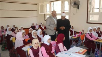 محافظ القليوبية يتفقد انتظام الدراسة بالمعاهد الأزهرية والمدارس.. صور