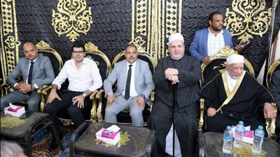 محافظ الشرقية يُؤدي واجب العزاء في وفاة شقيقة الدكتور أحمد عمر هاشم