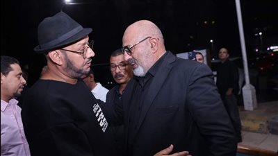 كبار نجوم الفن يقدمون واجب العزاء في زوجة الفنان إسماعيل فرغلي.. صور