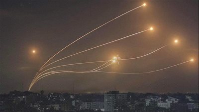 إيران تطلق ما لا يقل عن 102 صاروخ على إسرائيل