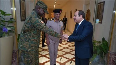 الرئيس السيسي يستقبل قائد قوات الدفاع الشعبية بجمهورية أوغندا