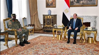 الرئيس السيسي يبحث مع قائد قوات الدفاع الشعبية الأوغندية الأوضاع الإقليمية والقارية