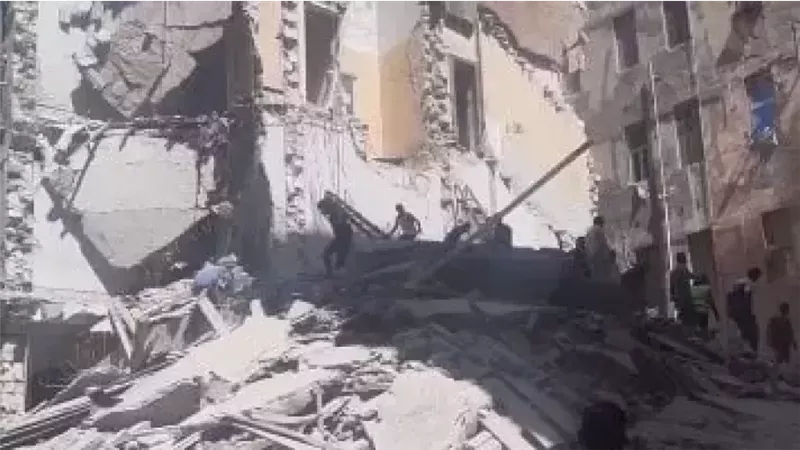 انهيار عقار