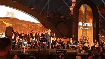 مدحت صالح يبدأ حفله بأغنية 