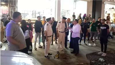 محافظ الدقهلية يجري جولة تفقدية مفاجئة منفردا بشوارع مدينة المنصورة