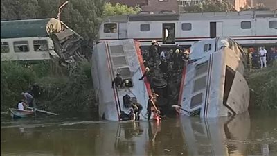 تصادم قطارين بالمنيا وسقوط عربتى ركاب فى ترعة الإبراهيمية