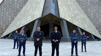 انتشار أمني مكثف لتأمين زائري المتحف المصري الكبير.. صور
