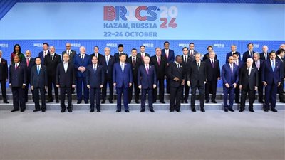 الرئيس السيسي يتوسط صورة تذكارية للقادة والزعماء المشاركين بقمة بريكس بلس