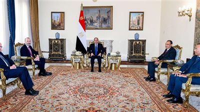 الرئيس السيسي يستقبل رئيس مجموعة 