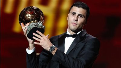 رودري يتوج بالكرة الذهبية كأفضل لاعب في العالم 2024