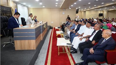 محافظ السويس يشدد على إزالة التعديات والتواجد المروري بطريق الجلالة