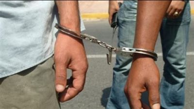 القبض على المتهمين بسرقة تحف وكتب من شقة بالعجوزة