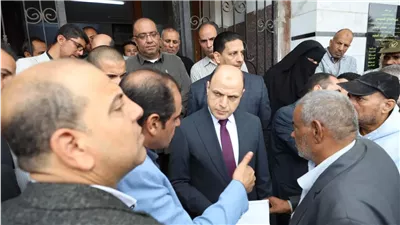 محافظ كفر الشيخ يلتقي بالمواطنين ويؤكد على ضرورة حل مشاكلهم ميدانيًا.. صور