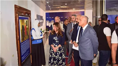محافظ الأقصر والسفيرة الأمريكية يفتتحان معرض جيمي كارتر بمكتبة مصر العامة