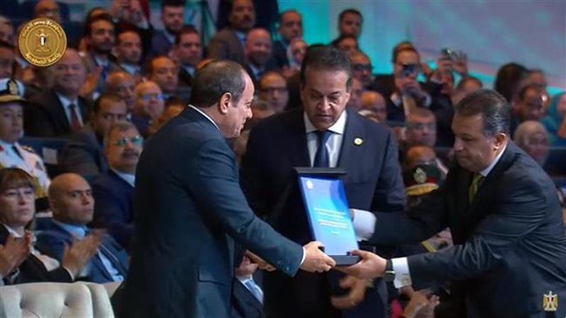 الرئيس السيسي ووزير
