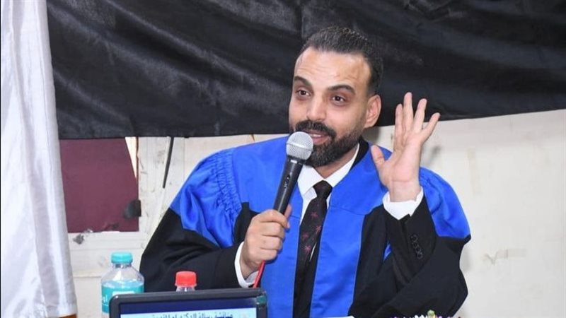 الكاتب الصحفي علي