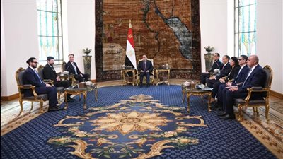 الرئيس السيسي يستقبل رئيس المنتدى الاقتصادى العالمى