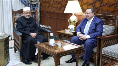 نقيب الأشراف للإمام الأكبر: المؤسسات الدينية ستظل يدًا واحدة تحت مظلة الأزهر