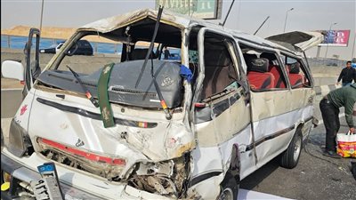 مصرع شخص وإصابة 5 آخرين في حادث انقلاب ميكروباص أعلى الطريق الدائري