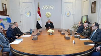 الرئيس السيسي يوجه بتسريع وتيرة العمل بالمشروعات المستهدفة بمنطقة قناة السويس