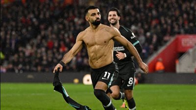 صلاح يقود ليفربول لفوز مثير على ساوثهامبتون في الدورى الإنجليزى