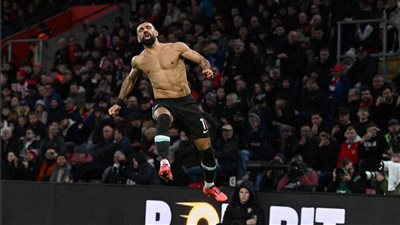 محمد صلاح يصل للهدف 100 مع ليفربول خارج 