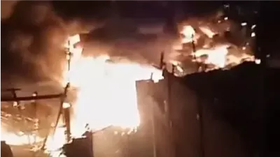 فصل التيار الكهربائى عن موقع حريق 4 منازل بمنشأة ناصر لتسهيل عمليات الإطفاء