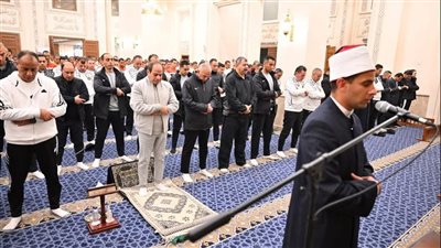 الرئيس السيسي يؤدي صلاة الفجر مع طلبة الأكاديمية العسكرية 