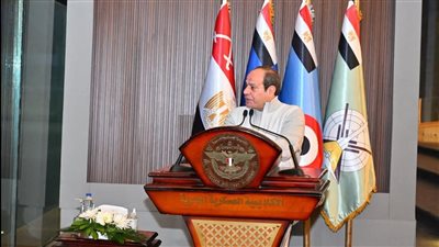 الرئيس السيسي يحث طلبة الأكاديمية العسكرية على التفاني في التدريب