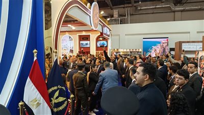 وزير الثقافة يزور جناحى القوات المسلحة ووزارة الداخلية بمعرض القاهرة للكتاب فى دورته الـ56