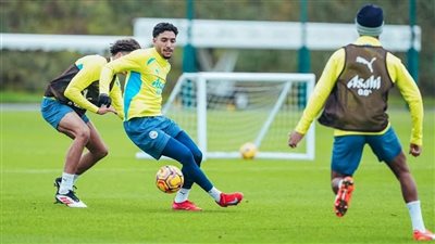 عمر مرموش يشارك في أول مران مع مانشستر سيتى استعدادًا لقمة تشيلسى.. صور