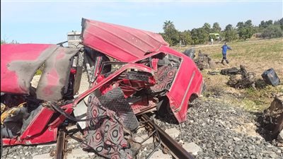 مصرع 8 أشخاص وإصابة 12 آخرين فى تصادم قطار مع ميكروباص بالإسماعيلية