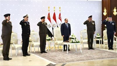 الرئيس السيسي يلتقي قادة القوات المسلحة بحضور وزير الدفاع 